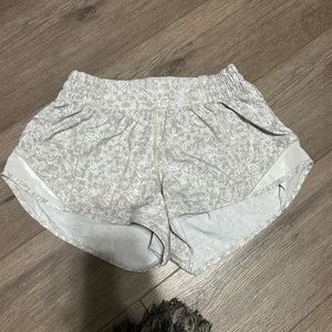 Rare lululemon hotty hot shorts low rise